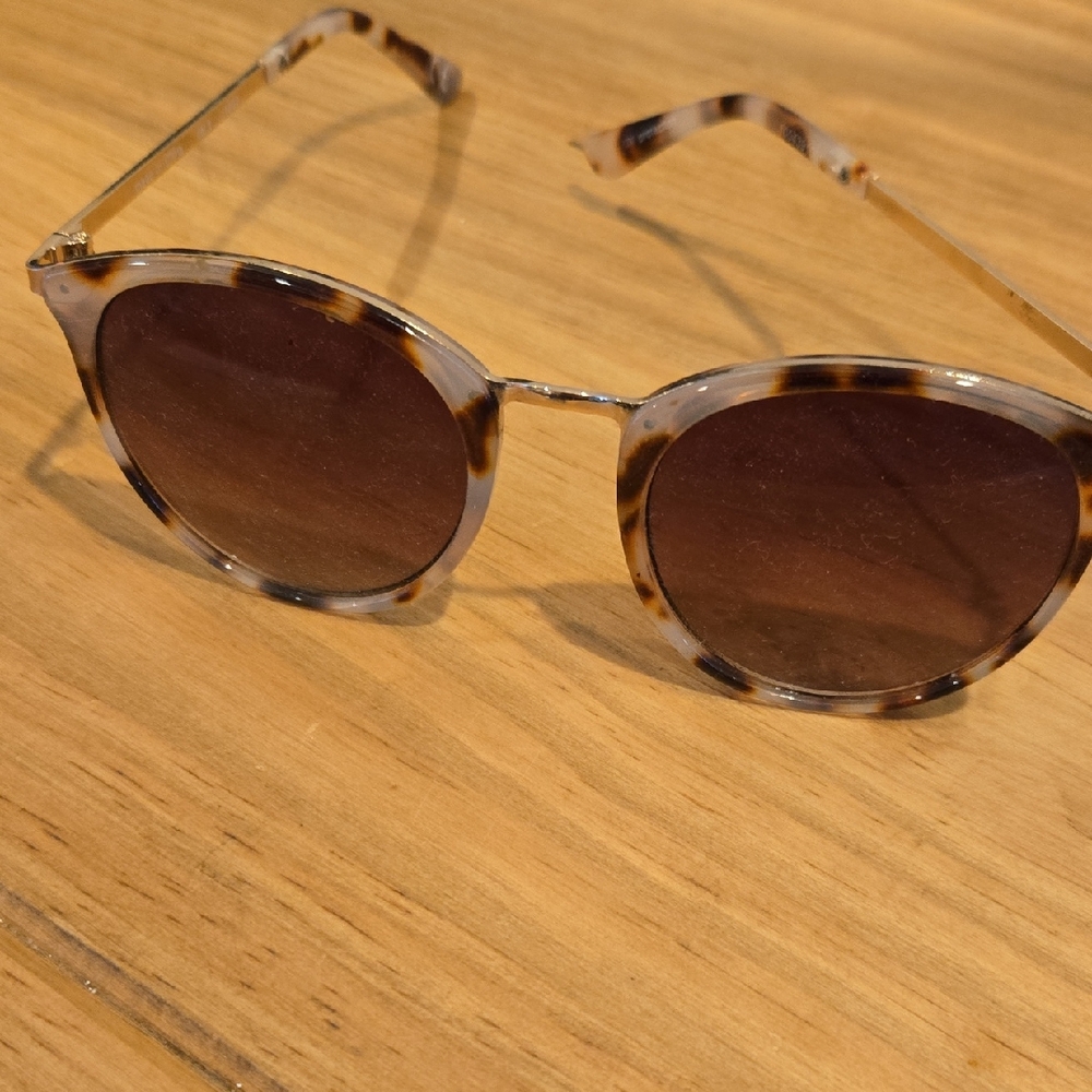 Round Tortoiseshell Sunglasses with Brown Lenses